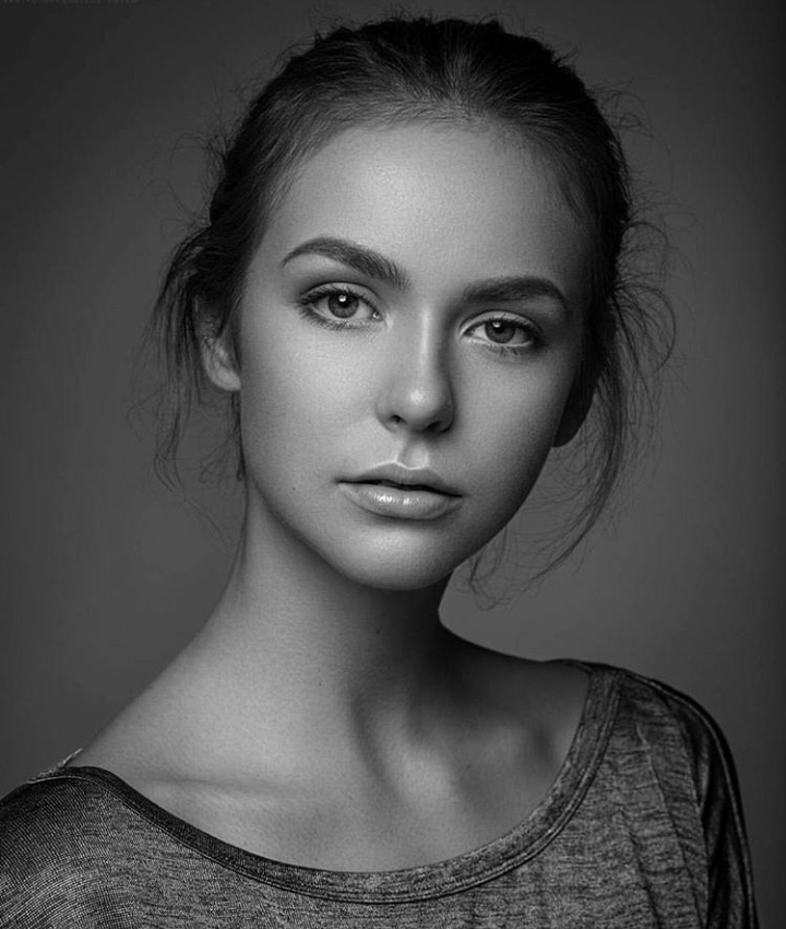 مدل سیاه قلم